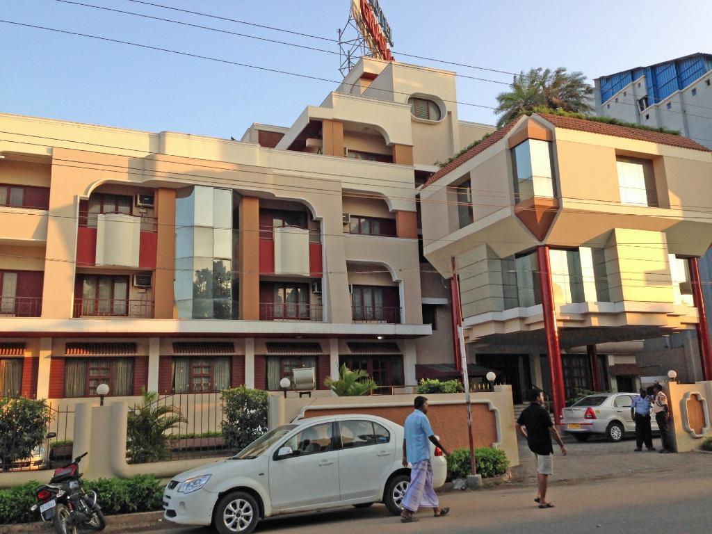 Hotel Gnanam Thanjavur Extérieur photo