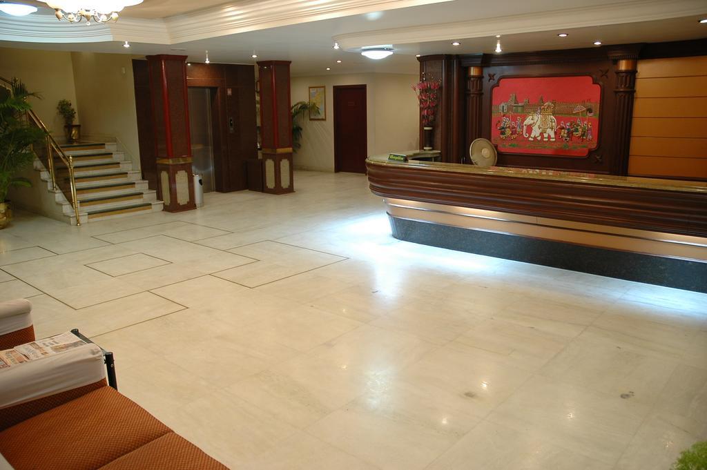 Hotel Gnanam Thanjavur Extérieur photo