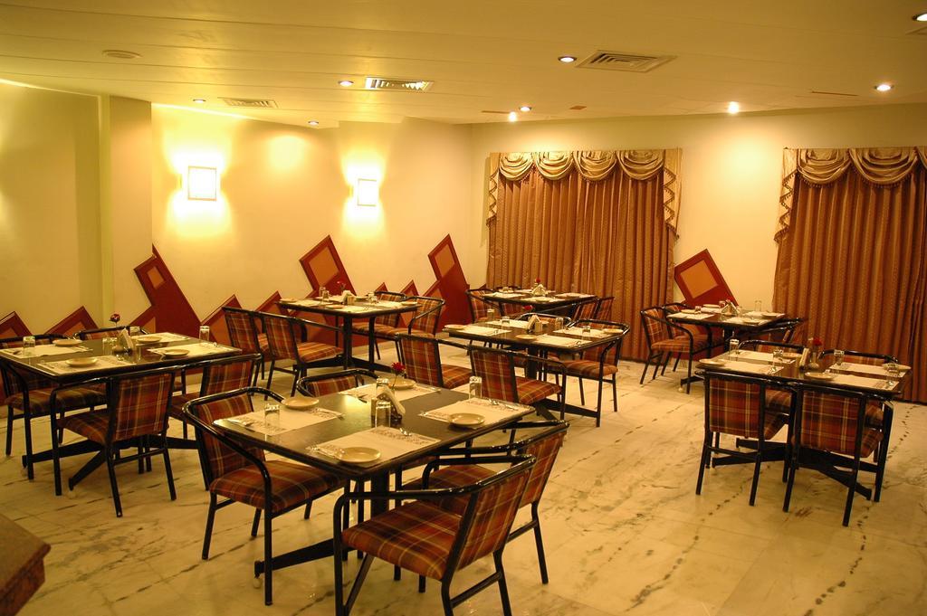 Hotel Gnanam Thanjavur Extérieur photo