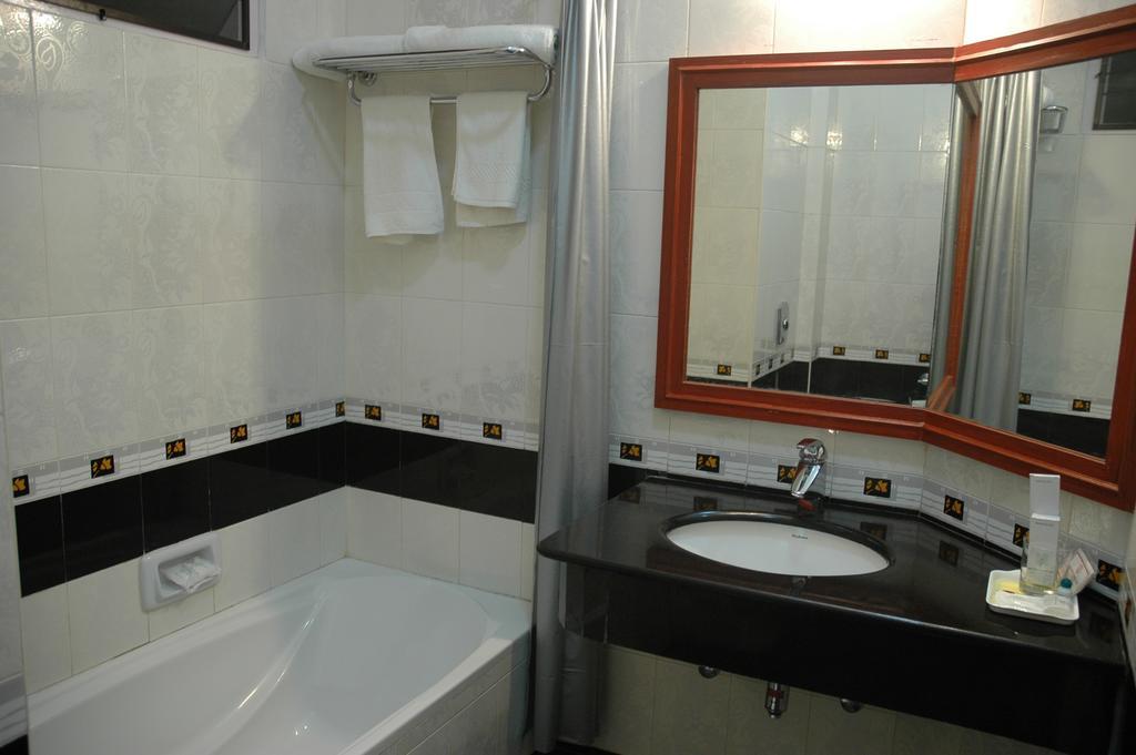 Hotel Gnanam Thanjavur Extérieur photo