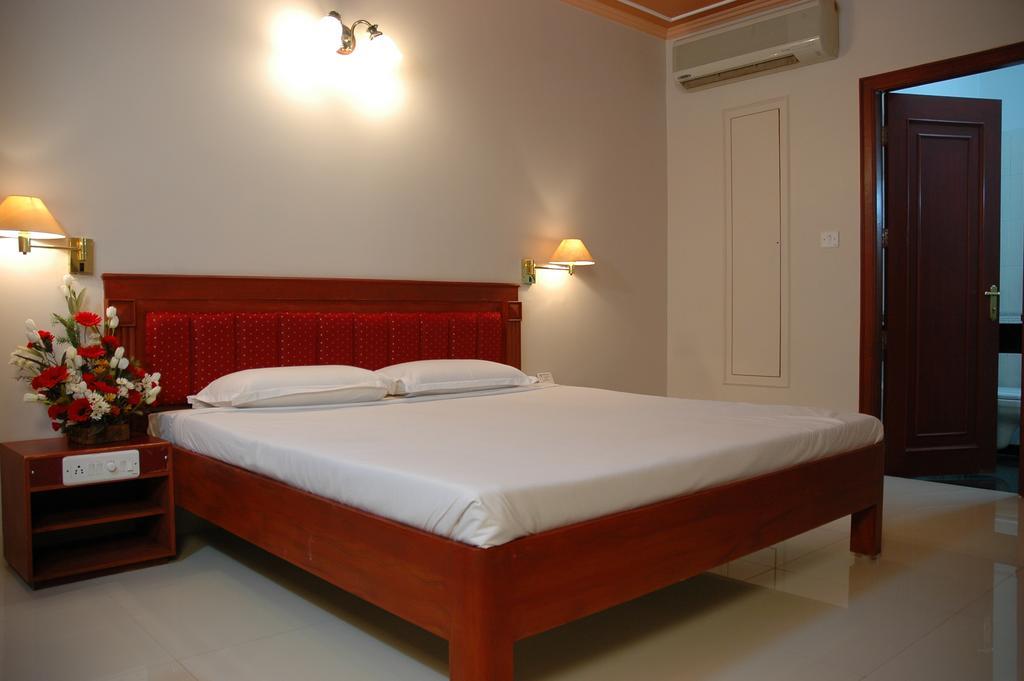Hotel Gnanam Thanjavur Extérieur photo