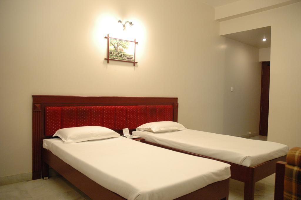 Hotel Gnanam Thanjavur Extérieur photo