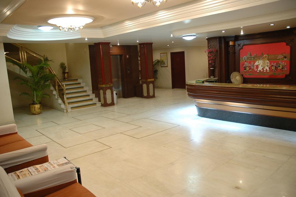 Hotel Gnanam Thanjavur Extérieur photo