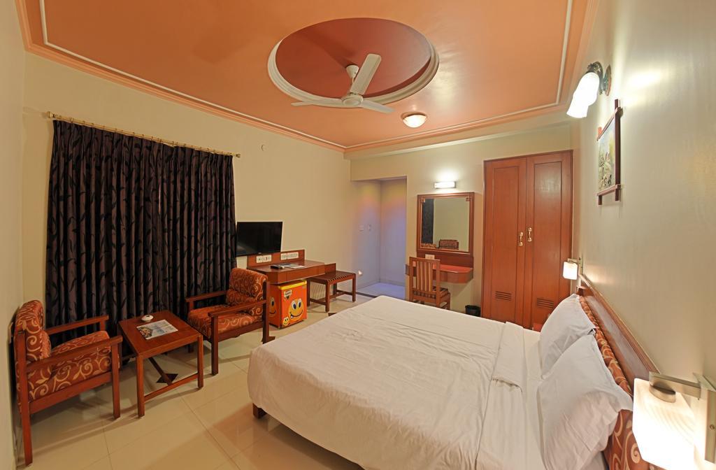 Hotel Gnanam Thanjavur Extérieur photo