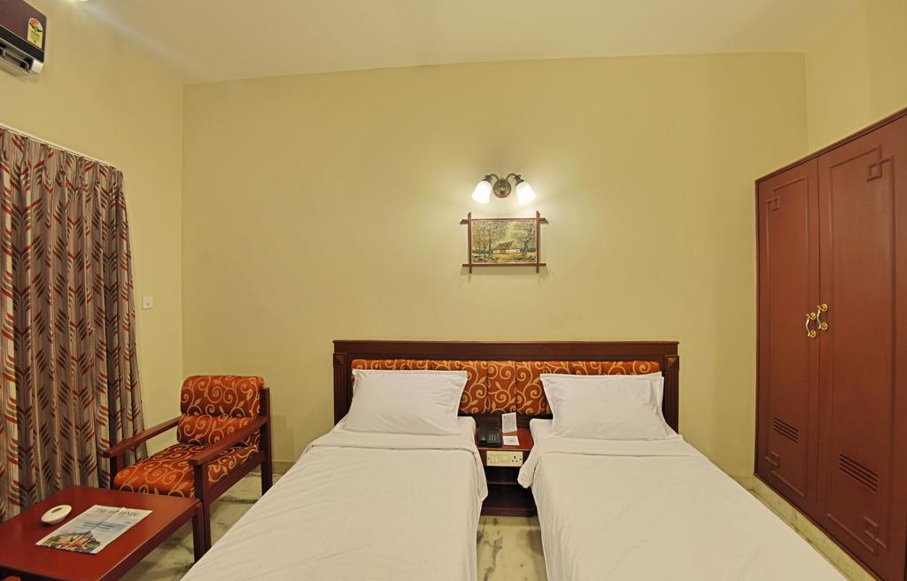Hotel Gnanam Thanjavur Extérieur photo