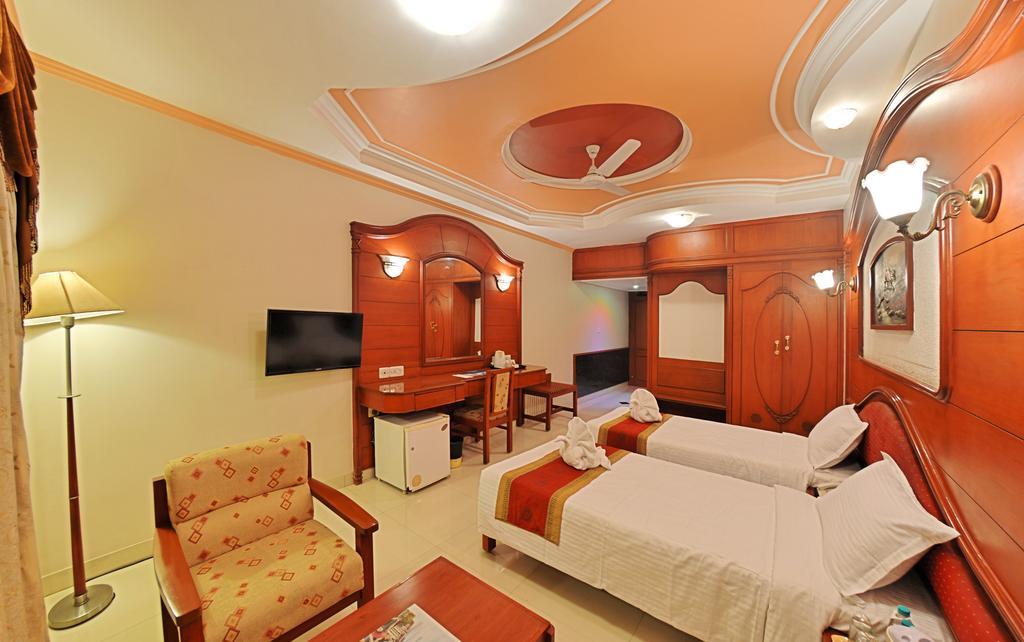 Hotel Gnanam Thanjavur Extérieur photo