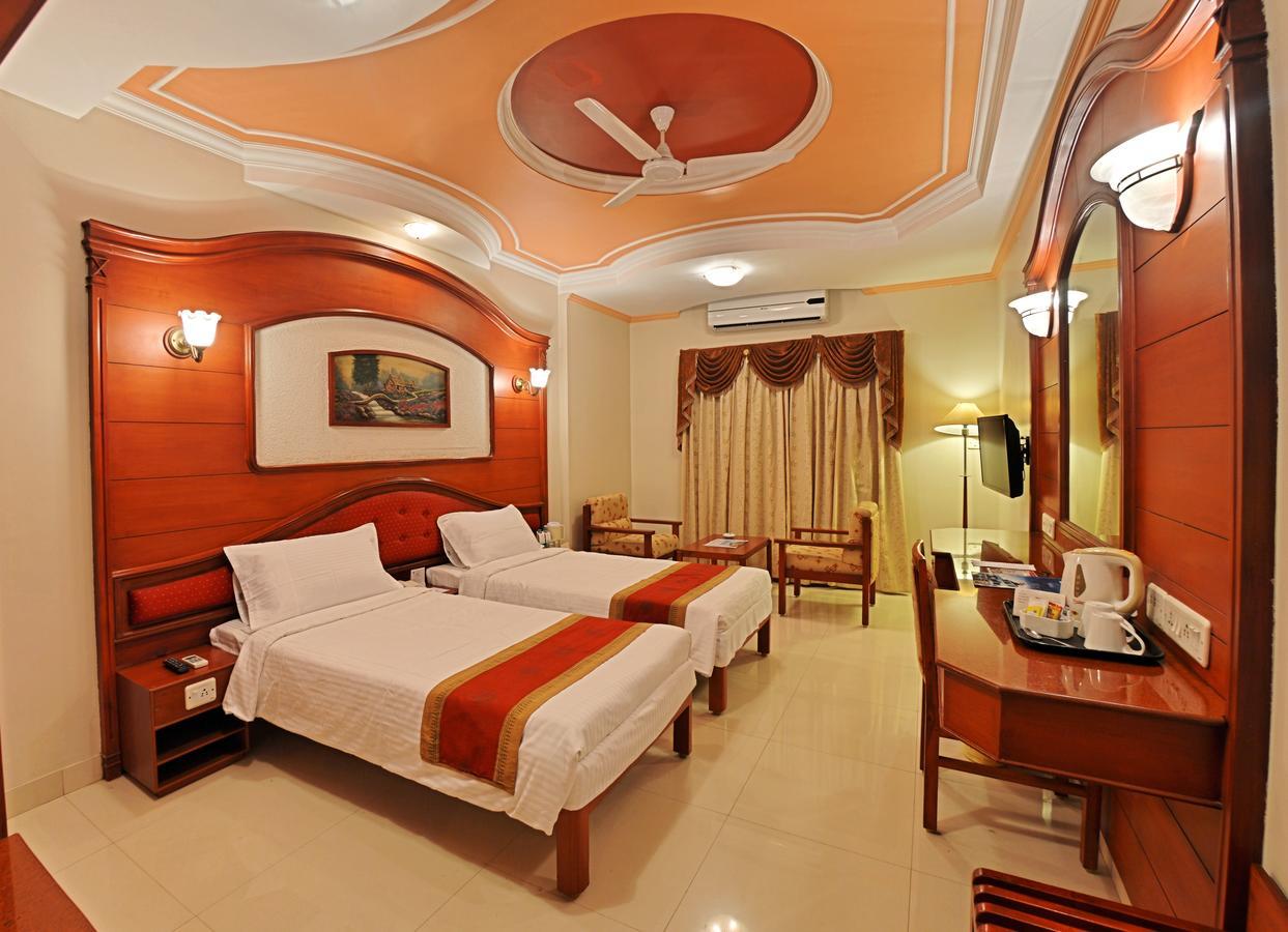 Hotel Gnanam Thanjavur Extérieur photo