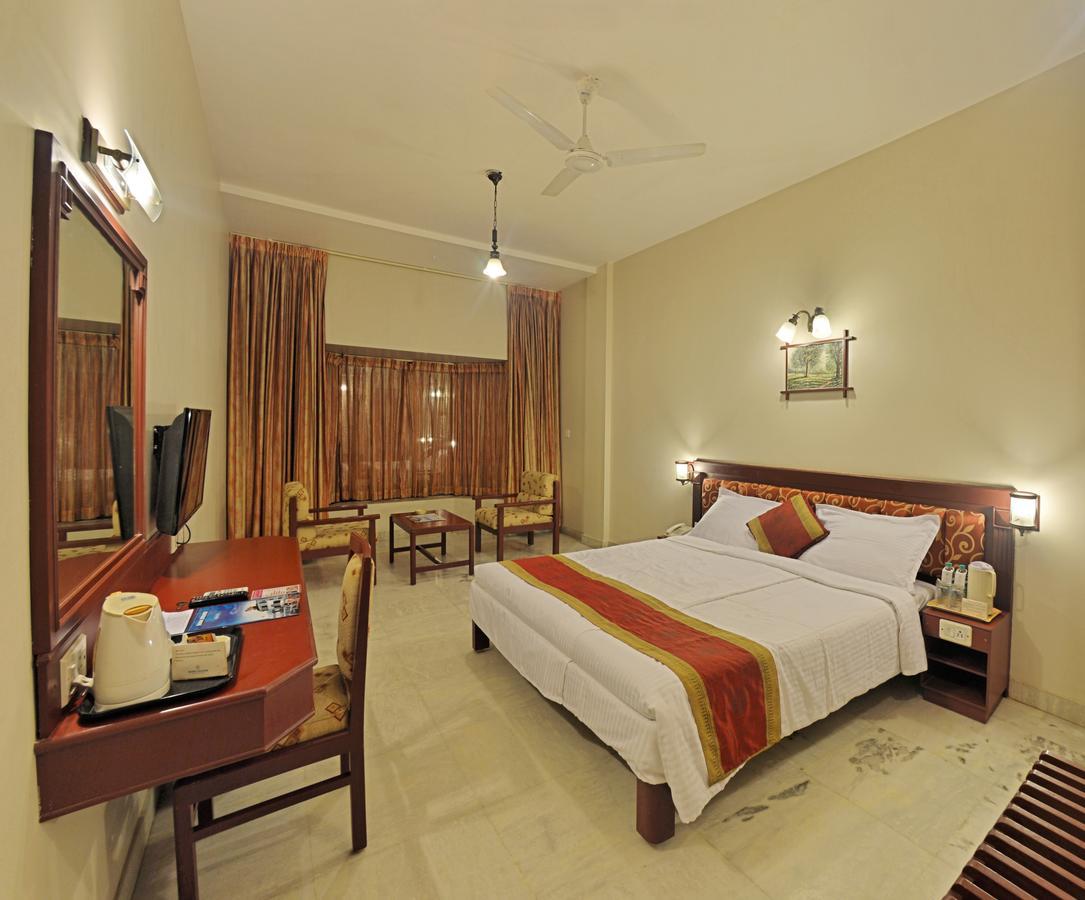 Hotel Gnanam Thanjavur Extérieur photo