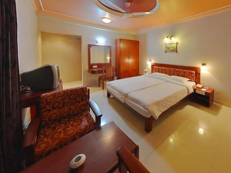 Hotel Gnanam Thanjavur Extérieur photo