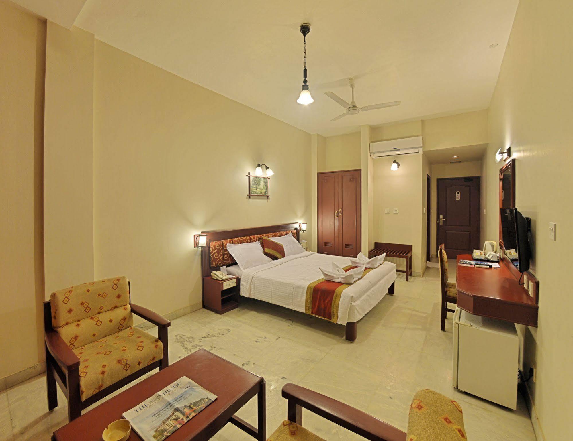 Hotel Gnanam Thanjavur Extérieur photo