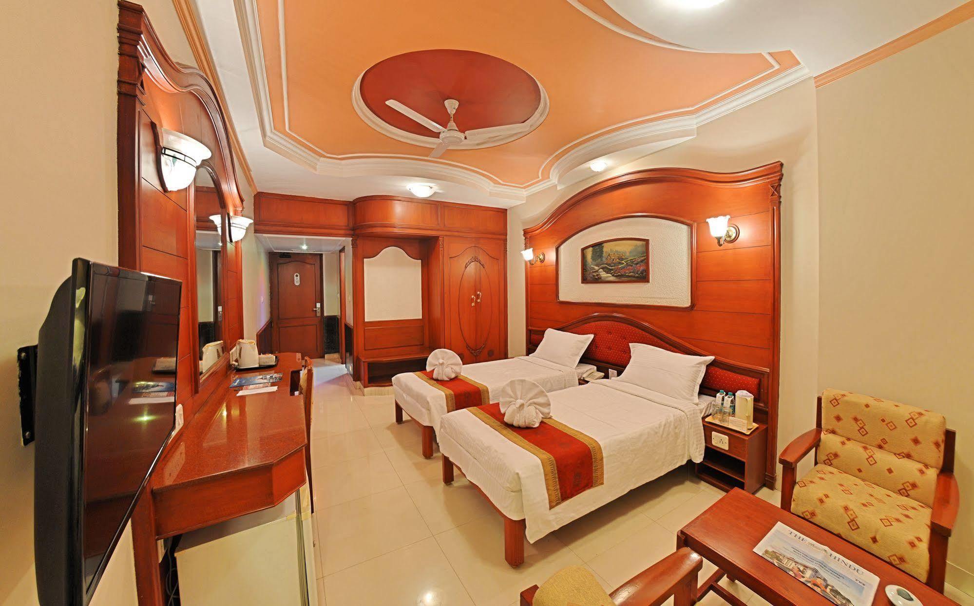 Hotel Gnanam Thanjavur Extérieur photo